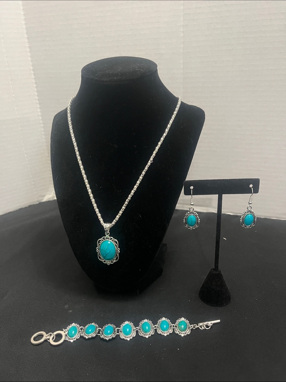 Jewelry Set - Picture 5 of 6